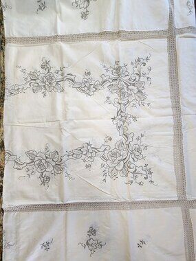 NEW Vintage Embroidered/Crocheted Floral Tablecloth & 12 Napkins 64" x 98"